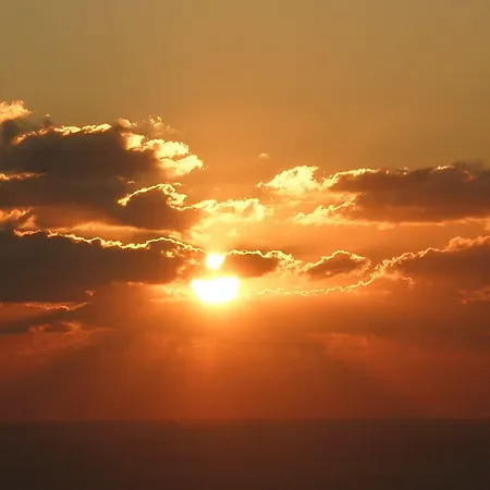 Golden East * Imerovigli (Santorini)