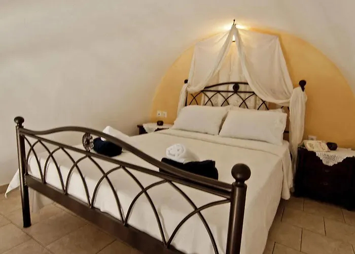 Golden East * Imerovigli (Santorini)