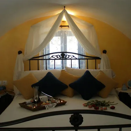 Golden East Apartment Imerovigli (Santorini)