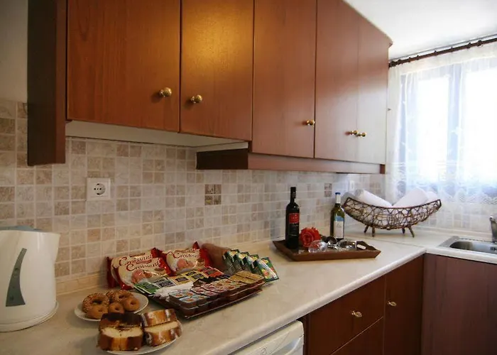 غولدين إيست