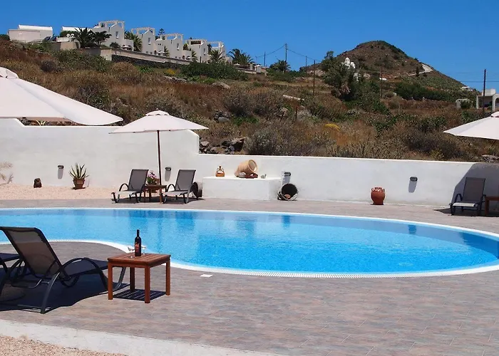 غولدين إيست *