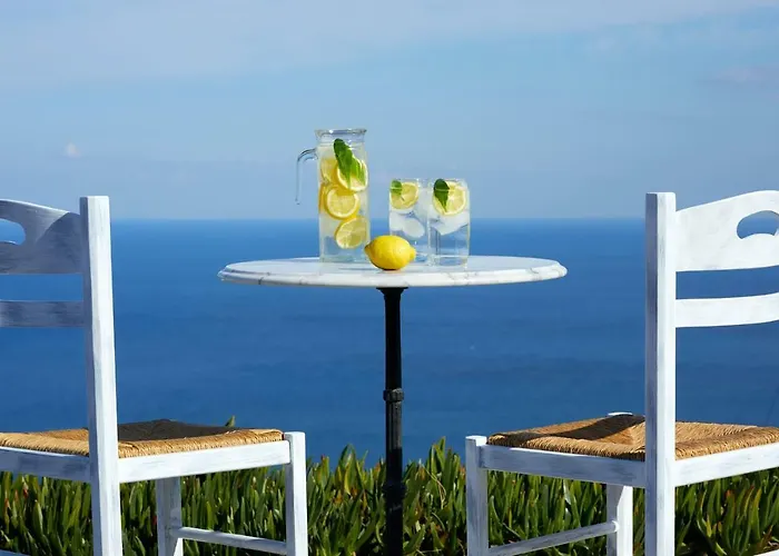 غولدين إيست *