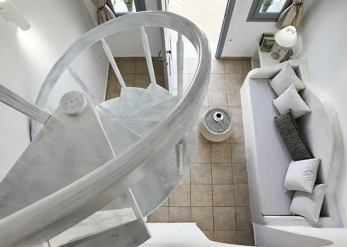 غولدين إيست