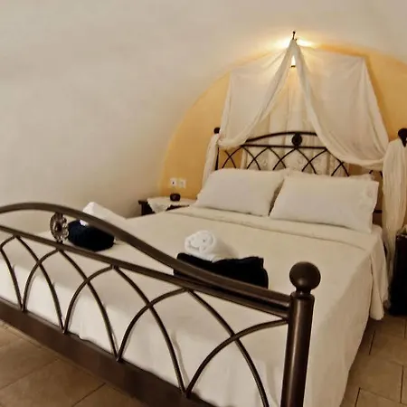 Golden East * Imerovigli (Santorini)
