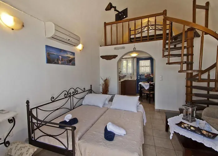 Golden East * Imerovigli (Santorini)