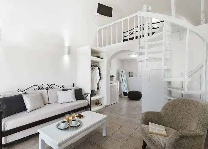 Golden East * Imerovigli (Santorini)